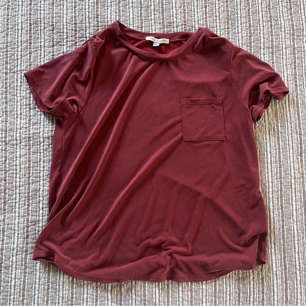 Green Envelope Short Sleeve Pocket Tee - Burgundy